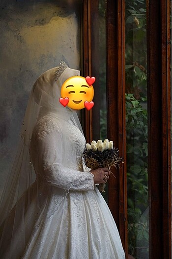 48 Beden beyaz Renk Bir kere düğünümde bir kere çekimde kullanılmış.