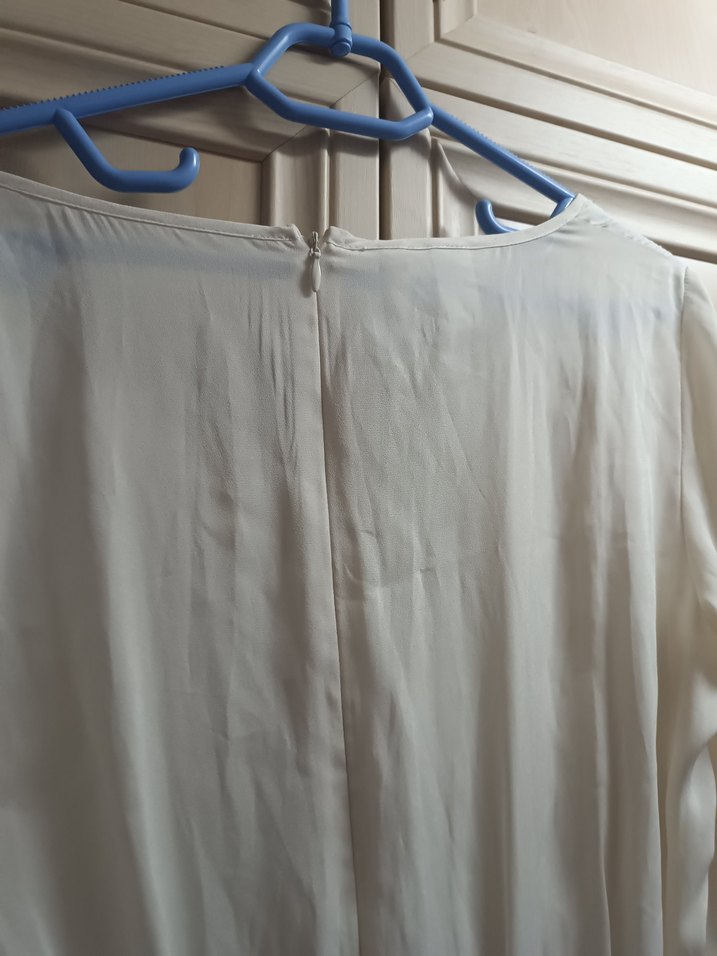 Beyaz V Yaka Düğmeli elbise - Görsel 5