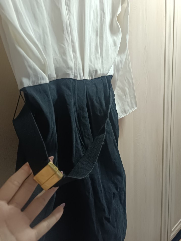 Beyaz V Yaka Düğmeli elbise - Görsel 4