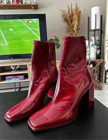 Stradivarius Stradivarius Cherry Bot