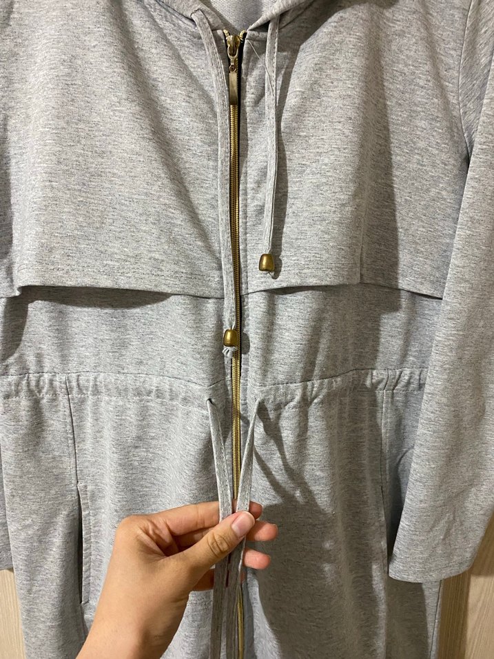 Gri Kapüşonlu Uzun Tesettür Spor Kap - Görsel 4