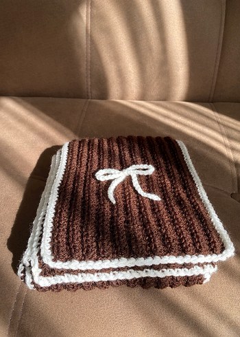 Kahverengi Fiyonk Detaylı Atkı - Görsel 2