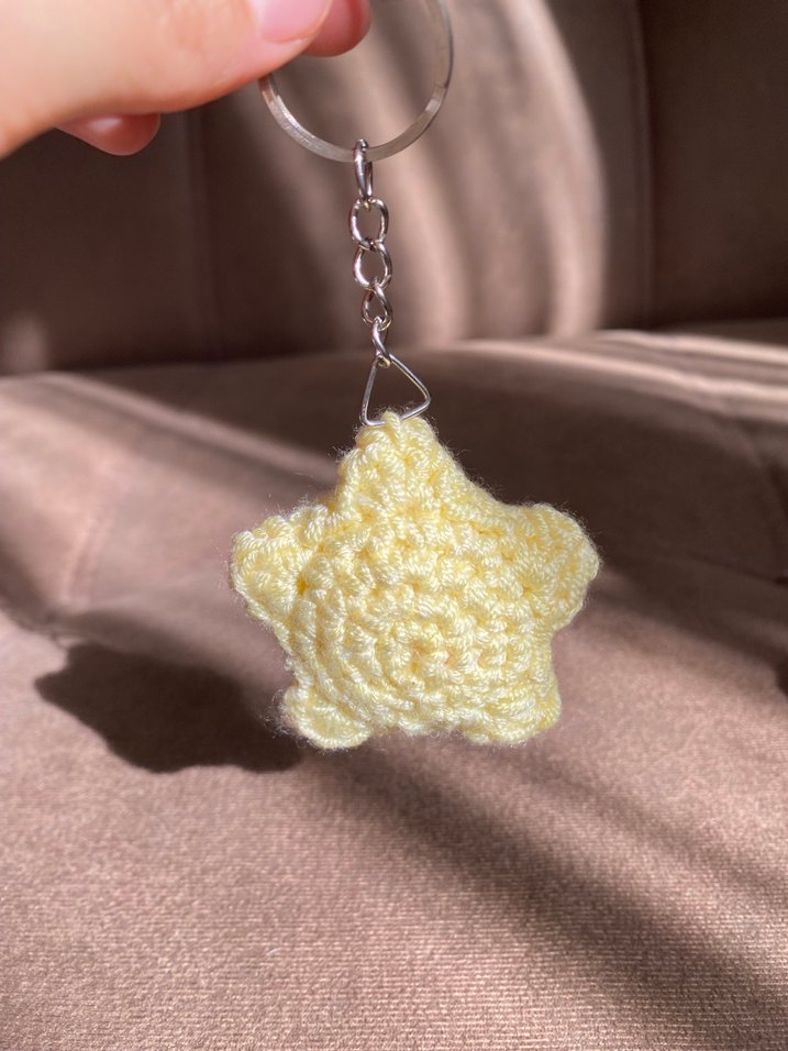 Sarı Örgü Yıldız Anahtarlık - Görsel 3