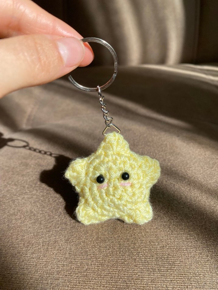 Sarı Örgü Yıldız Anahtarlık - Görsel 2