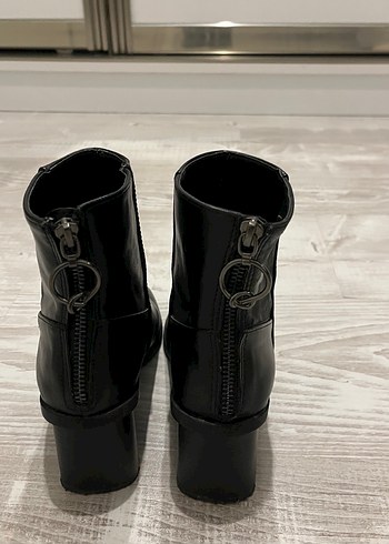 Bershka Kadın Siyah Deri Topuklu Bot - Görsel 3