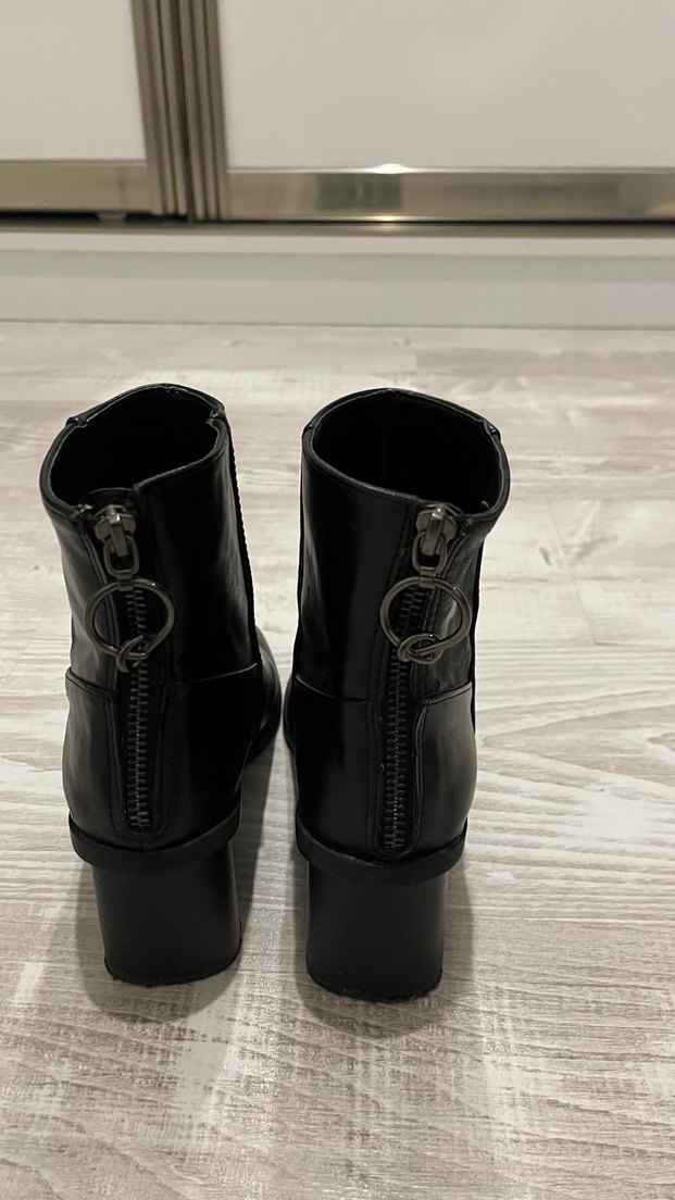 Bershka Kadın Siyah Deri Topuklu Bot - Görsel 3