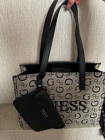 Guess kol çantası