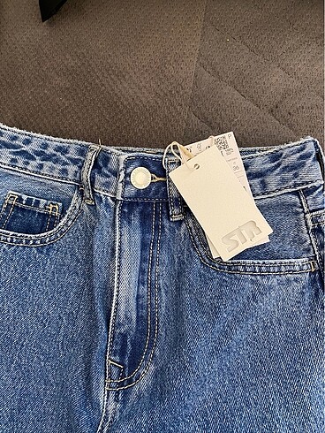 32 Beden Stradivarius yeni etiketli straight fit jean 32 beden