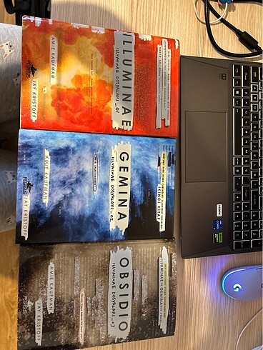  illuminae serisi ilk 3 cilt