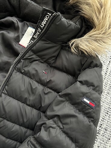 l Beden siyah Renk Tommy Hilfiger Kaz Tüyü Mont