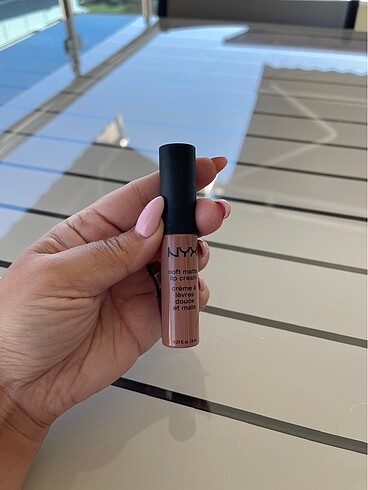  Beden Nyx soft matte lip cream London