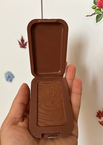 NYX NYX Buttermelt Bronzer Parlatıcı Kahverengi