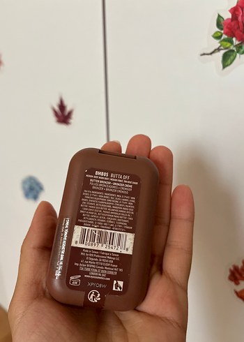 Beden NYX Buttermelt Bronzer Parlatıcı Kahverengi
