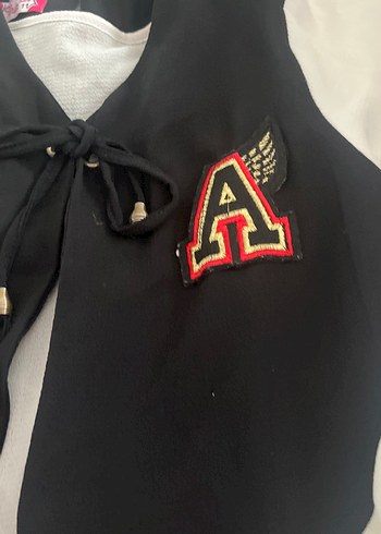 Siyah Nakışlı Uzun Kollu Kız Bluzu - Görsel 3