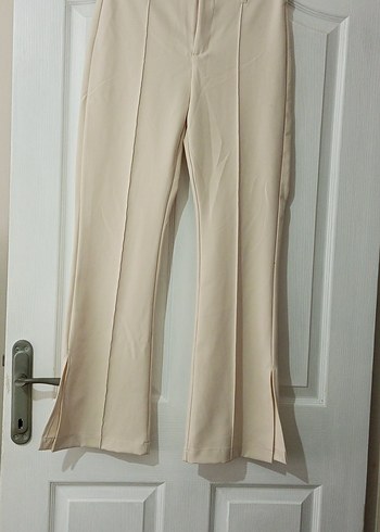 Bershka Kadın Bej Pilili  Kumaş Pantolon - Görsel 3