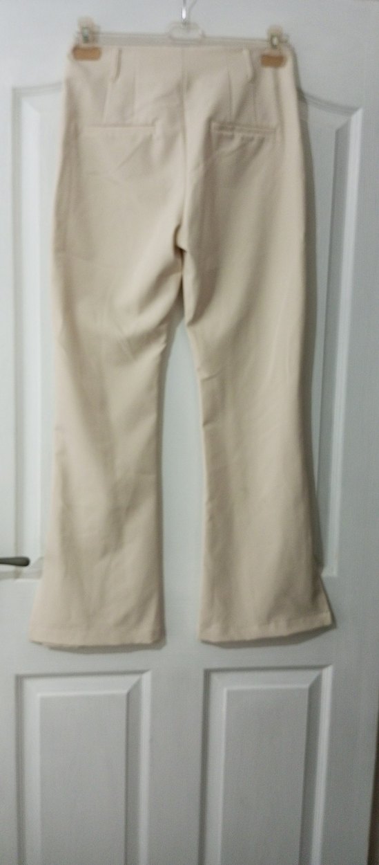 Bershka Kadın Bej Pilili  Kumaş Pantolon - Görsel 2