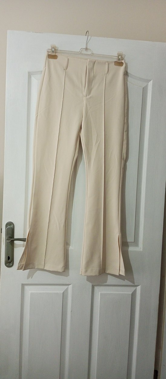 Bershka Kadın Bej Pilili  Kumaş Pantolon - Görsel 3