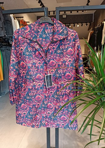 Düğmeli Çok Renkli Kadın Midi Yağmurluk - Görsel 3