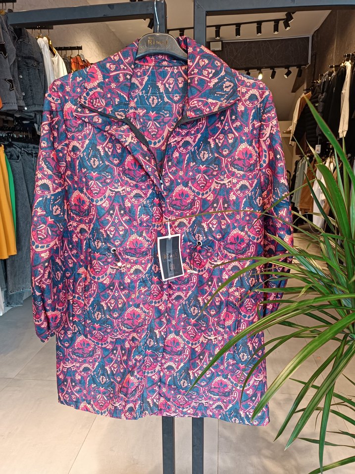 Düğmeli Çok Renkli Kadın Midi Yağmurluk - Görsel 4