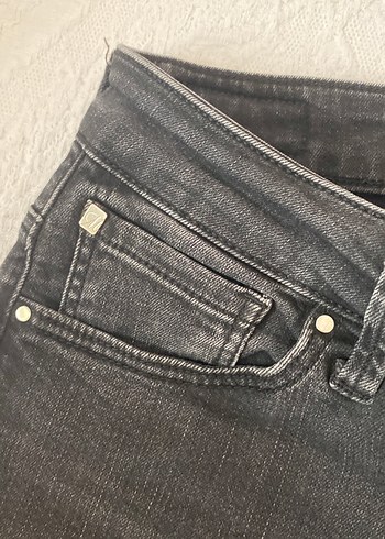 Taşlanmış Siyah Dar Kesim Kadın Kot Pantolon - Görsel 5