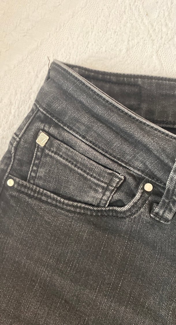 Taşlanmış Siyah Dar Kesim Kadın Kot Pantolon - Görsel 5