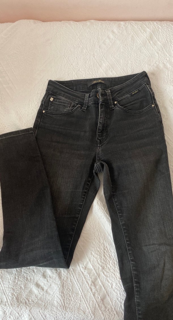 Taşlanmış Siyah Dar Kesim Kadın Kot Pantolon - Görsel 2