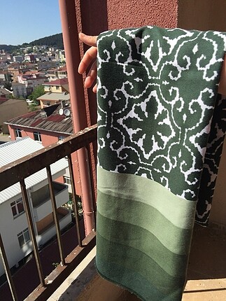 Desenli yeşil kışlık şal