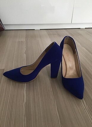 Mavi süet topuklu ayakkabı 