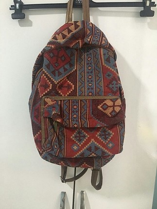 nostaljik desenli sırt çantası 