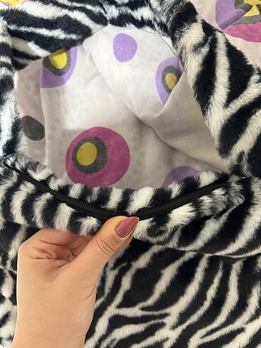 Beden h&m zebra desenli peluş çanta
