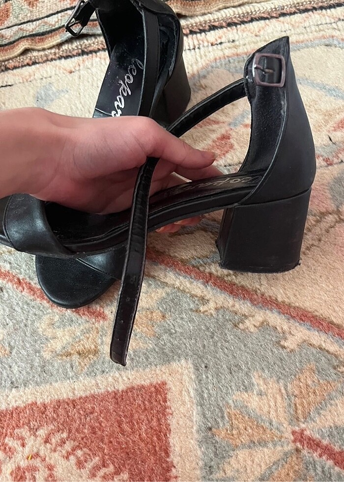 Siyah topuklu ayakkabı - Görsel 2