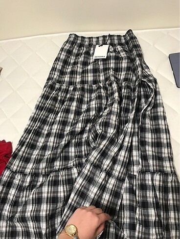 Bershka Yırtmaçlı uzun etek