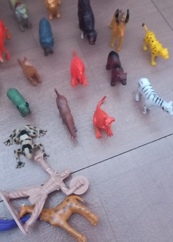 Beden Renk Çeşitli Renklerde Hayvan ve Dinozor Figürleri