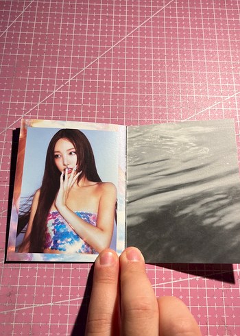 Nayeon - The 2nd Mini Albüm Mini Photobook (?) - Görsel 6
