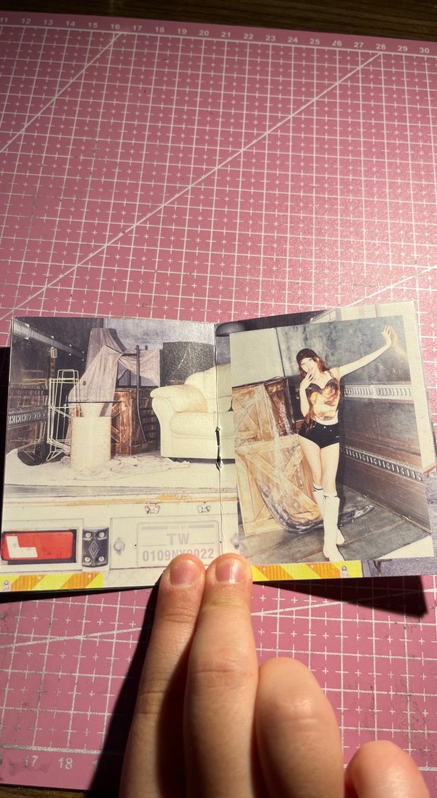 Nayeon - The 2nd Mini Albüm Mini Photobook (?) - Görsel 5