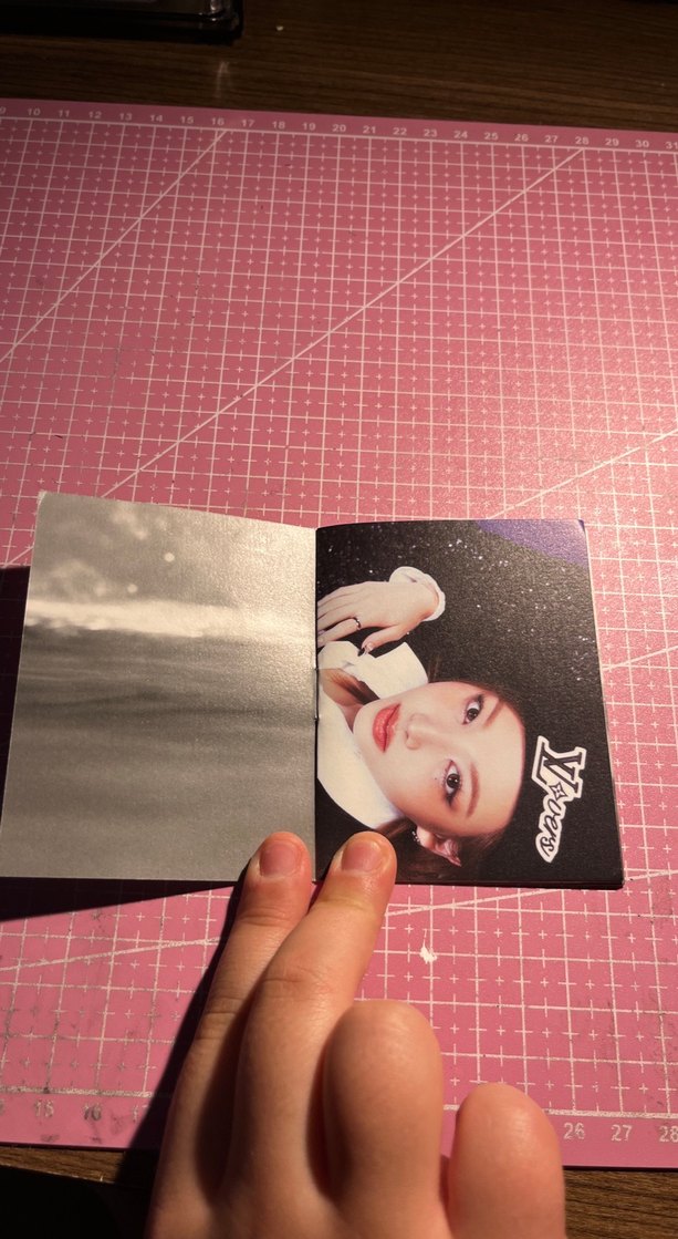 Nayeon - The 2nd Mini Albüm Mini Photobook (?) - Görsel 3