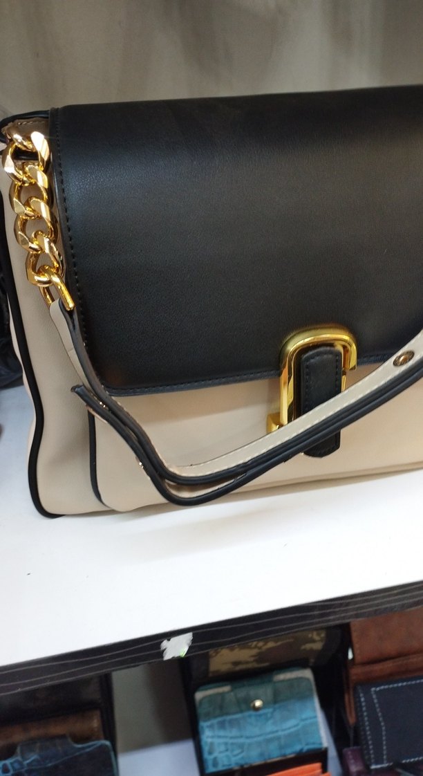 Tokalı Beyaz Siyah Deri Kadın Çanta - Görsel 2