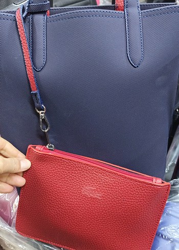 iki taraflı kullanımli kırmızı lacivertli kadın deri çanta - Görsel 3