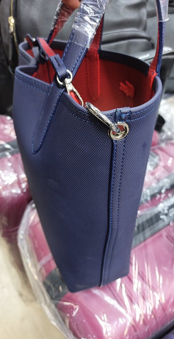 iki taraflı kullanımli kırmızı lacivertli kadın deri çanta - Görsel 5