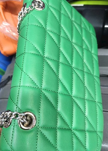 Zincir Detaylı Yeşil Deri Kadın Çanta - Görsel 2