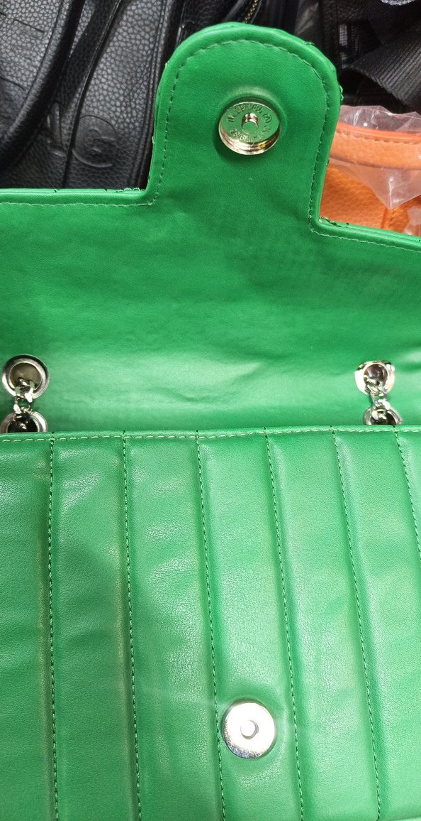 Zincir Detaylı Yeşil Deri Kadın Çanta - Görsel 4