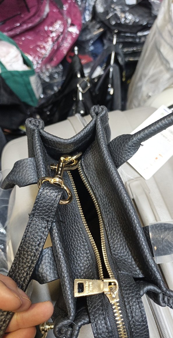 Siyah Deri Fermuarlı Kadın Çanta - Görsel 3