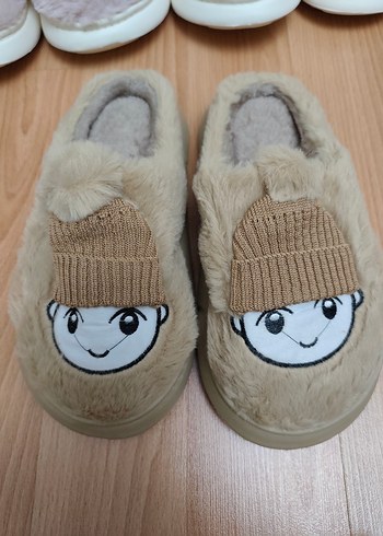 Pembe Ponponlu Nakışlı Kadın Ev Terliği - Görsel 2