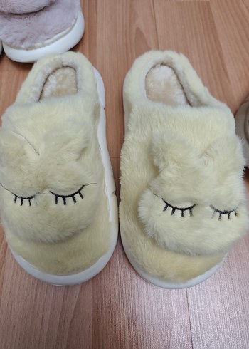 Pembe Ponponlu Nakışlı Kadın Ev Terliği - Görsel 3