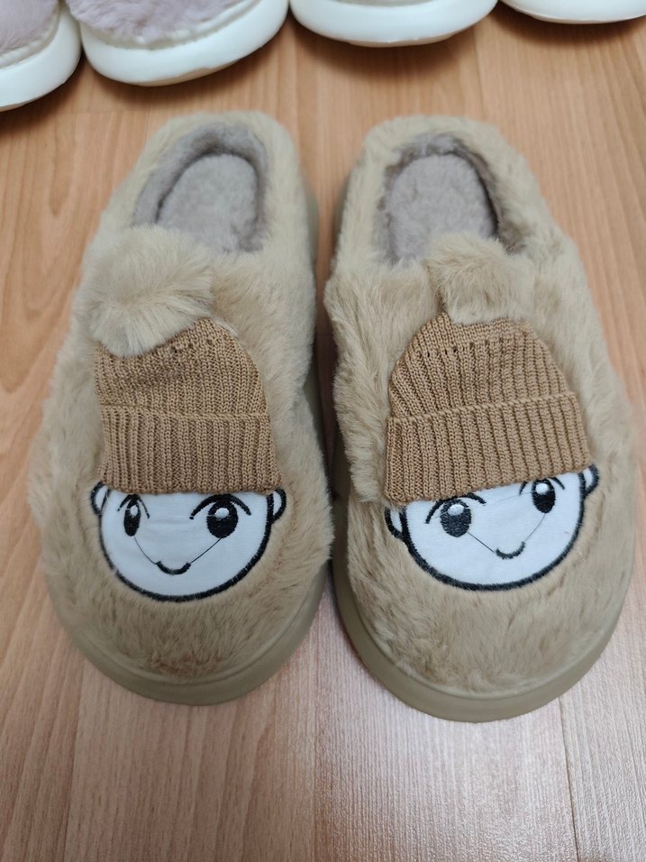 Pembe Ponponlu Nakışlı Kadın Ev Terliği - Görsel 2