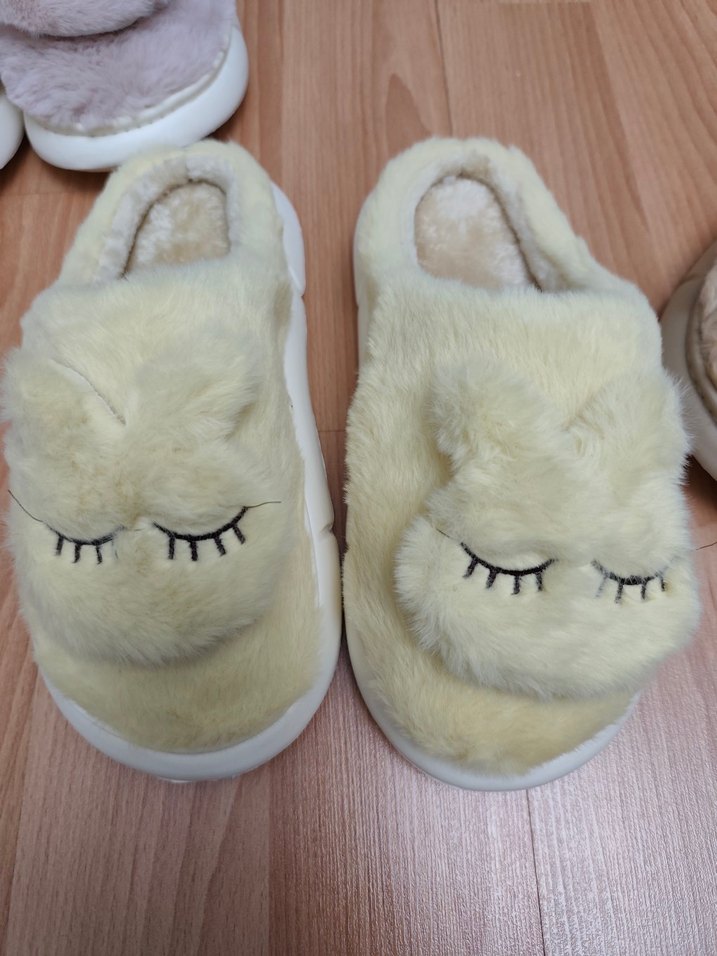 Pembe Ponponlu Nakışlı Kadın Ev Terliği - Görsel 3