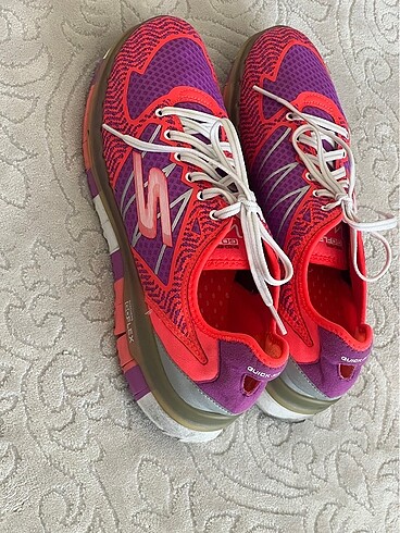 39 Beden Skechers spor ayakkabı