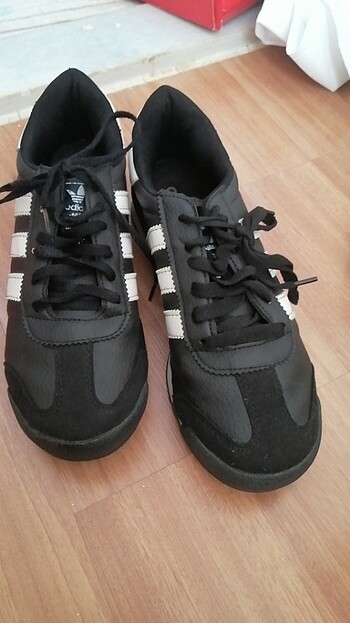 Adidas spor ayakkabı 