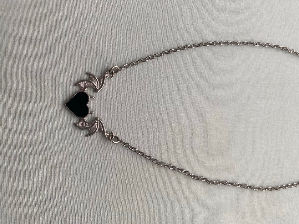 Zincir Detaylı Siyah Gotik Kalp Kolye - Görsel 2