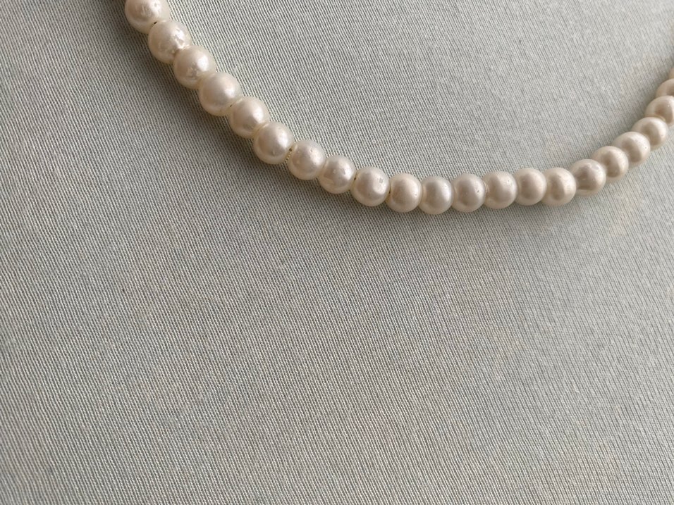 Zincir Detaylı Beyaz İnci Kolye - Görsel 2